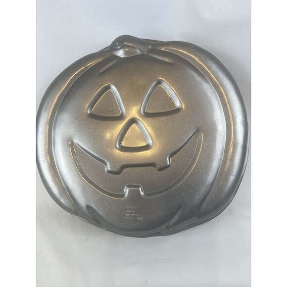 HALLOWEEN Pumpkin JACK-O-LANTERN CAKE PAN Wilton Non-stick New - 12"12"x2" - Picture 3 of 6